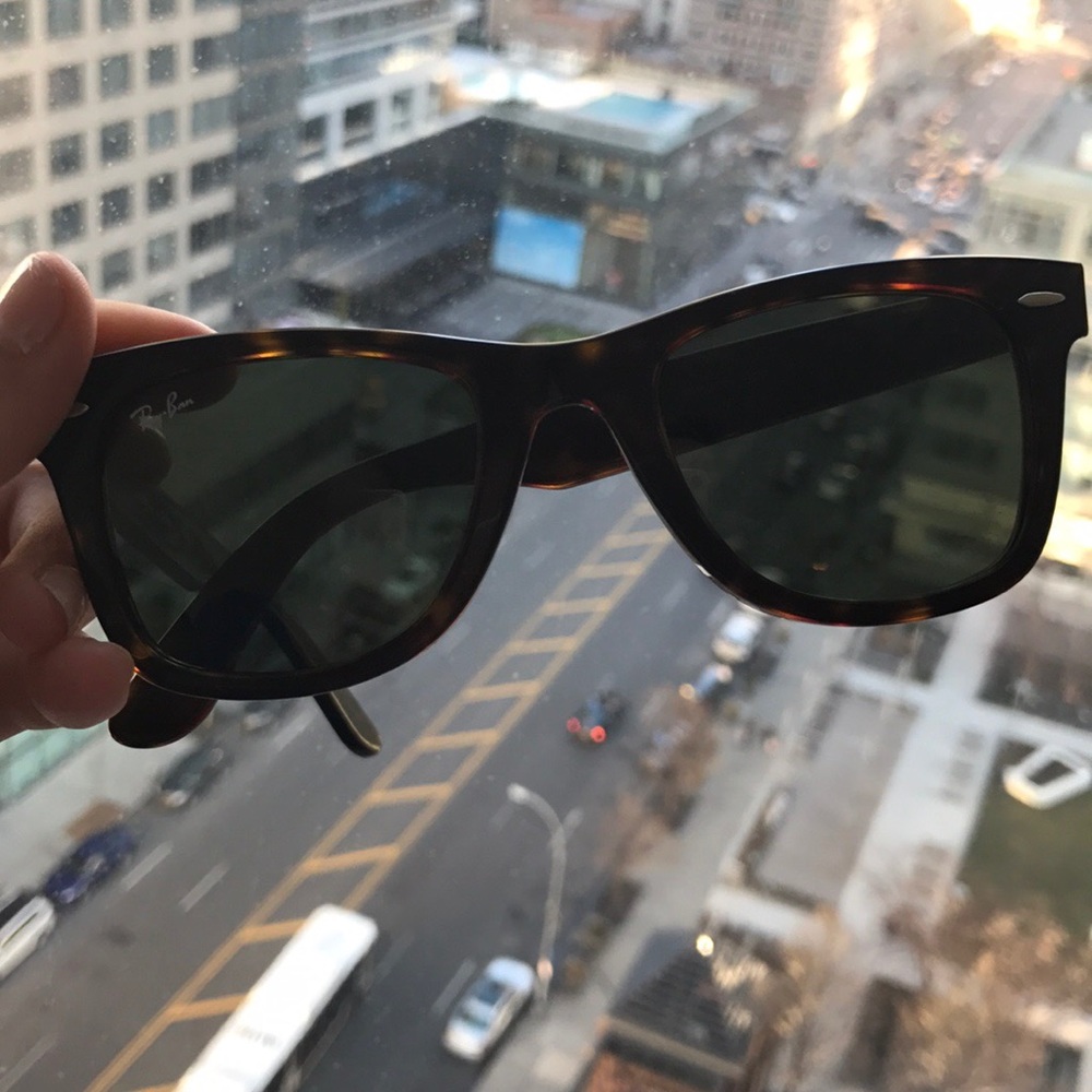 Ray-Ban Wayfarer Unisex TortoiseShell Sunglasses